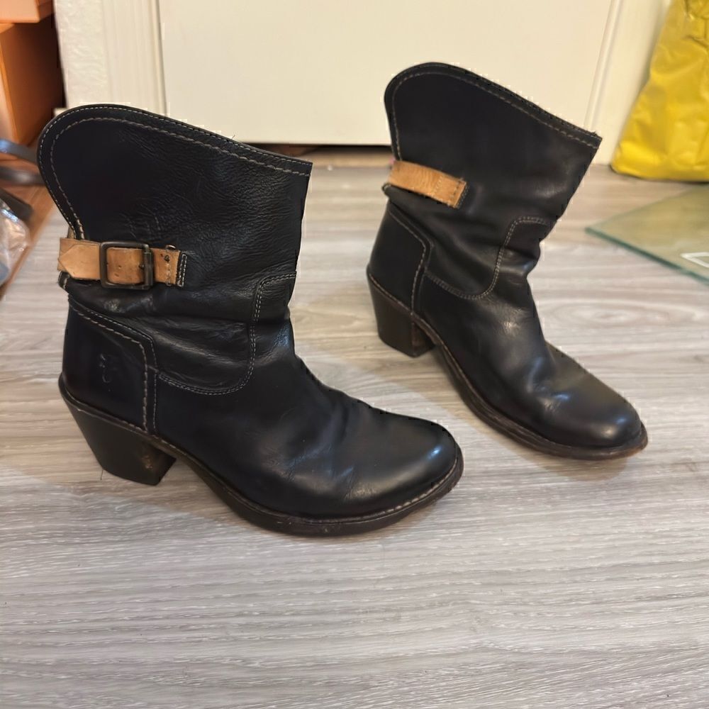Frye size 7 1/2 - Picture 9 of 16